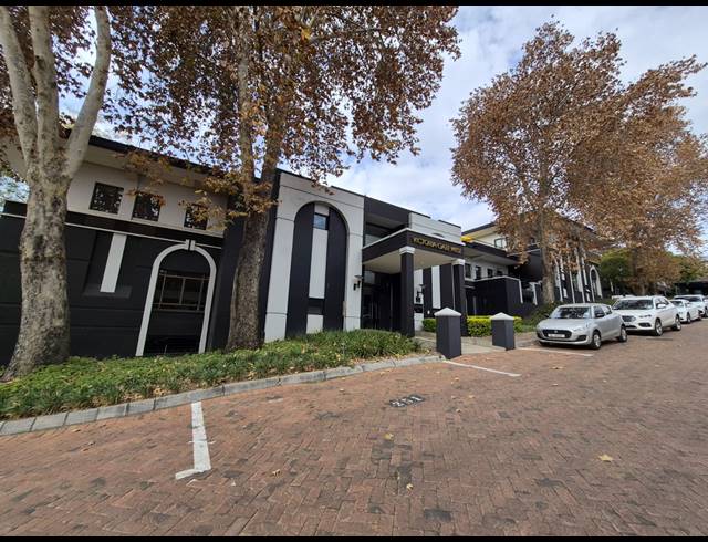 138M² OFFICE TO LET IN HYDE PARK